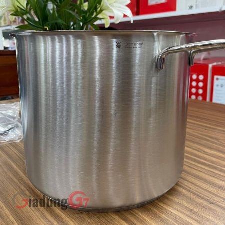 Nồi luộc gà WMF 28cm là Nồi cao không cặn có thể sử dụng trên tất cả các loại bếp tiêu chuẩn