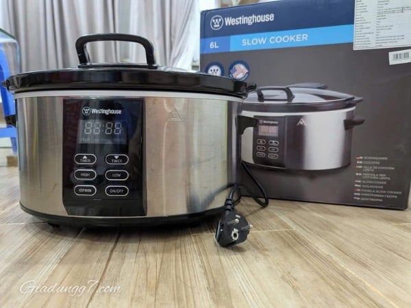 Nồi nấu chậm Westinghouse có nắp thủy tinh chắc chắn giúp giữ nhiệt trong khi nấu.