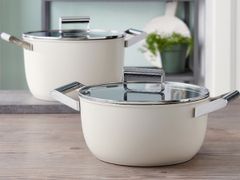 Nồi Smeg CKFC2411CRM màu kem 24cm có sẵn trong hai kích cỡ