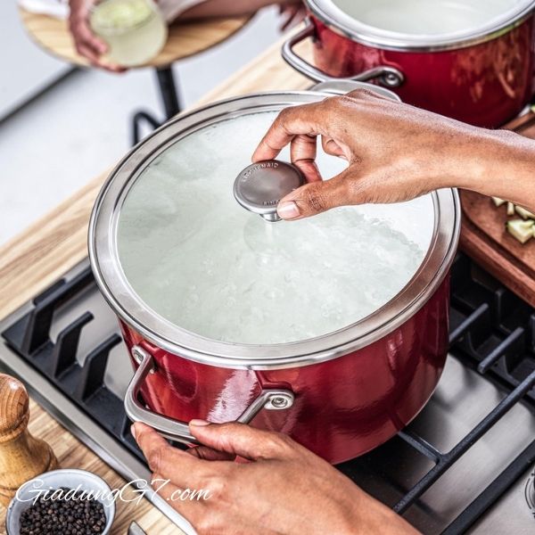 Nồi tráng men lõi thép KitchenAid Lớp men nhiều lớp được làm từ vật liệu tự nhiên