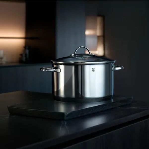 Nồi WMF Provence Plus 20cm - 3.3L Với lớp hoàn thiện bóng như gương và các đường nét tinh xảo