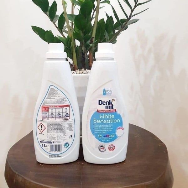 Nước giặt tẩy trắng quần áo Denkmit White Sensation 1 lít