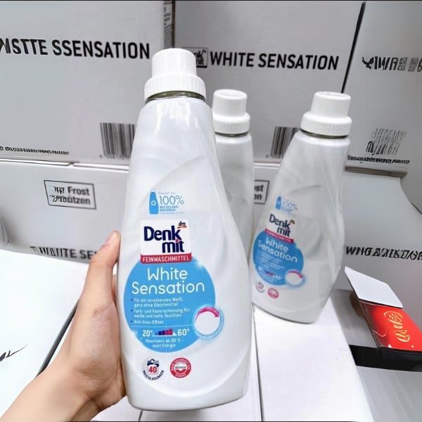 Nước giặt tẩy trắng quần áo Denkmit White Sensation 1 lít