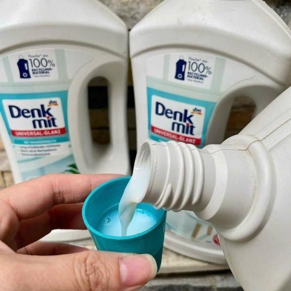 Nước lau sàn gạch Denkmit 1 lít Bodenreiniger Universal-Glanz Hương thơm dễ chịu.
