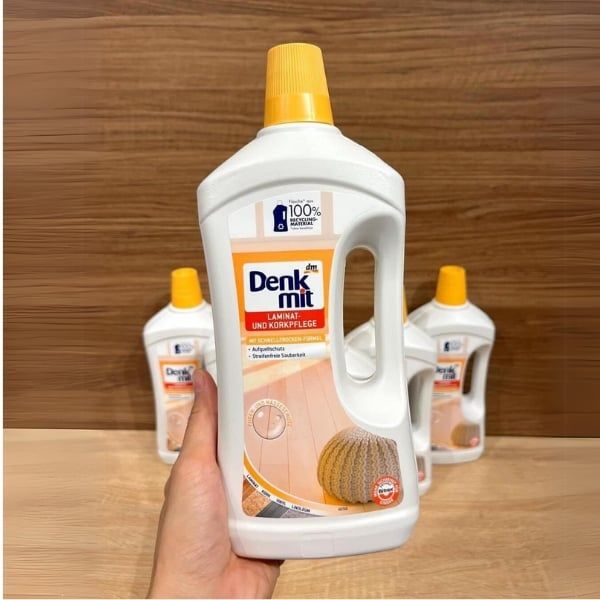 Nước lau sàn gỗ Denkmit 1 lít – Giải Pháp Làm Sạch Và Bảo Vệ Sàn Gỗ Hoàn Hảo