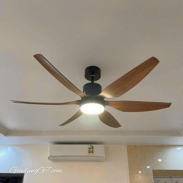 Chiếc Quạt trần đèn Ceiling Fanking QT-001 Tích hợp chức năng hẹn giờ và chế độ gió tự nhiên, mang đến trải nghiệm sử dụng tiện lợi và thoải mái.