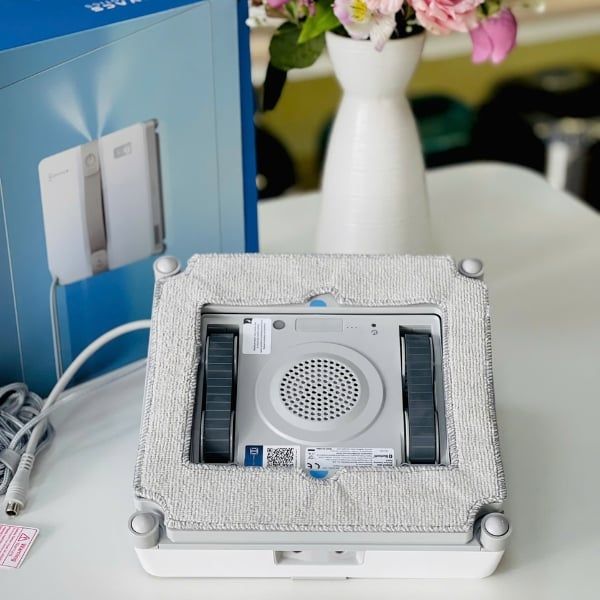 Robot lau kính Ecovacs Winbot mini Hiệu suất làm sạch tối ưu, tỷ lệ bao phủ lên đến 99.5%