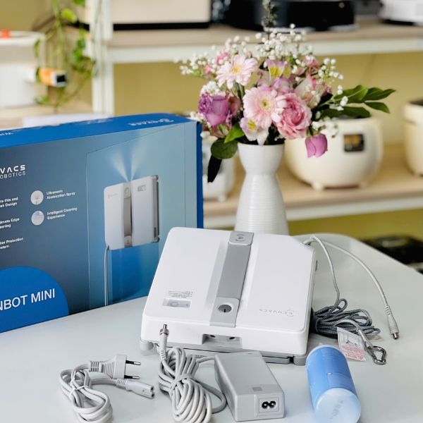 Ecovacs Winbot mini lần đầu tiên có công nghệ phun chéo tự động từ ECOVACS