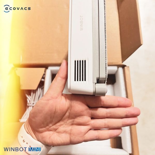 Robot lau kính Ecovacs Winbot mini Nhỏ hơn, mong hơn nhưng vẫn mạnh mẽ