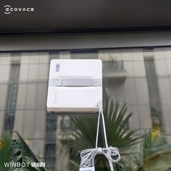 Robot lau kính Ecovacs Winbot mini Được trang bị 2 cảm biến rơi thông minh
