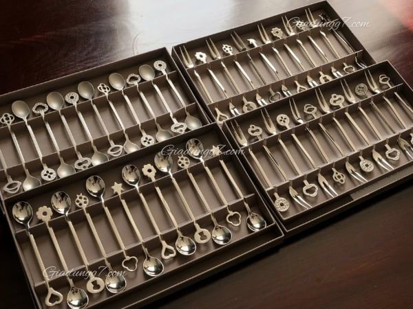 Set 12 thìa Sambonet Forks Party Lớp hoàn thiện hiệu ứng gương càng làm nổi bật chất lượng cao và đường nét tinh xảo trong thiết kế.