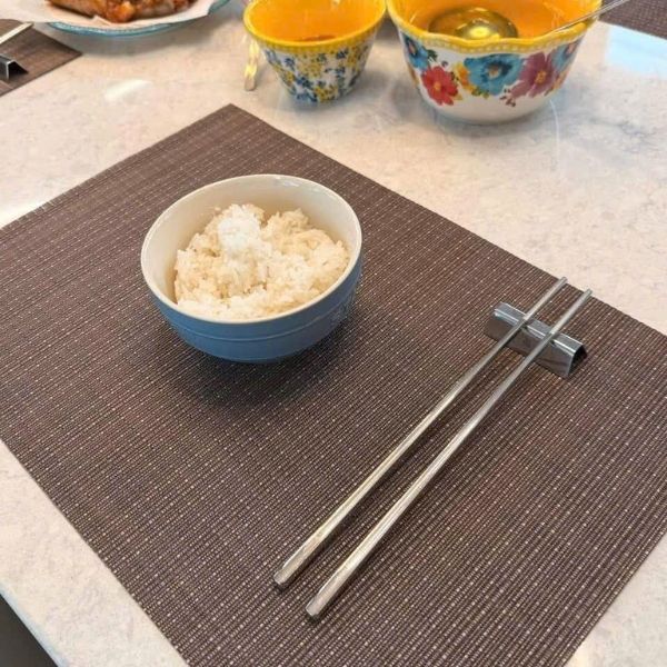 Set 2 đôi đũa WMF Nuova kèm gác đũa có thể tái sử dụng