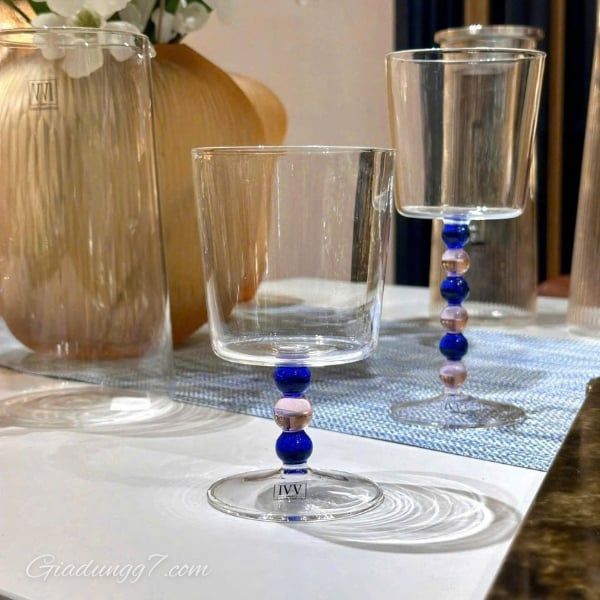 Set 2 ly IVV Collier 300ml có chân làm bằng thủy tinh borosilicate trong suốt,