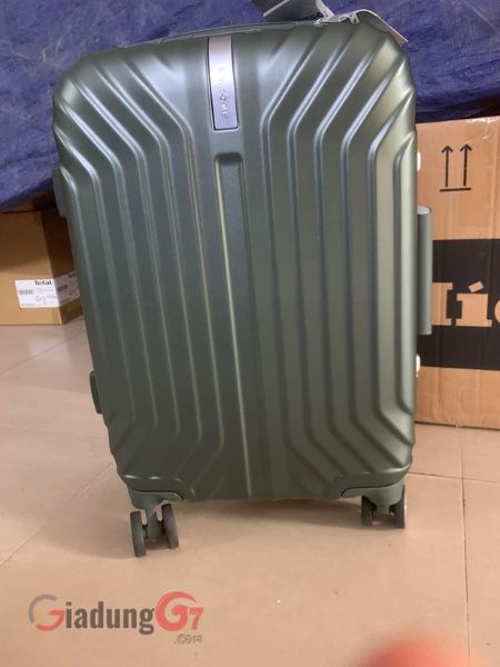 Vali Samsonite Tru-Frame là bánh xe có thể quay 360 độ