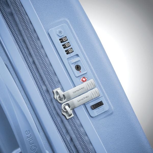 Vali Samsonite Voltage DLX Spinner màu xanh có Khóa gắn được TSA phê duyệt cung cấp bảo mật bổ sung cho đồ đạc của bạn.