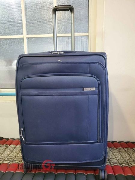 Vali vải Samsonite Insignis Sử dụng túi bên ngoài rộng rãi để đựng những vật dụng nhỏ và phụ kiện du lịch của bạn