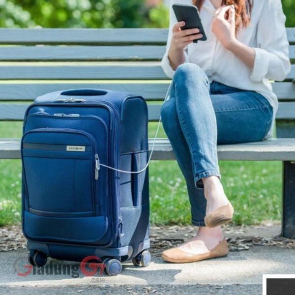 Tuyệt vời và tiện dụng, Vali Samsonite Insignis mang theo vòng quay có thể mở rộng được thiết kế cho những chuyến đi nhanh chóng