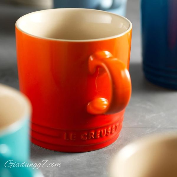 Set 4 cốc sứ Le Creuset Metallic 350ml màu cam là bộ bốn cốc sứ mang thiết kế cổ điển của thương hiệu Pháp.