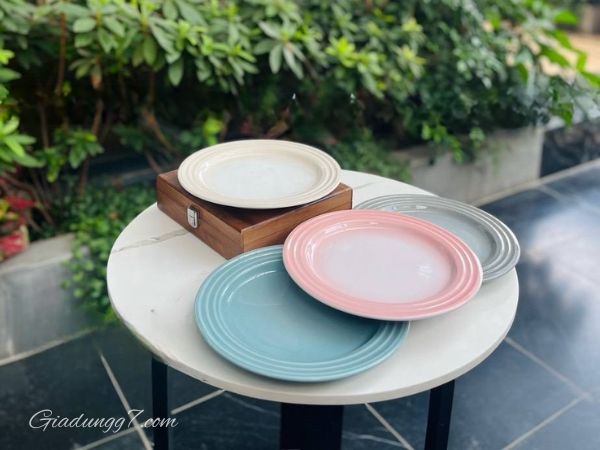 Set 4 đĩa phẳng Le Creuset 22cm màu Pastel - 1109032 Kích thước lớn cũng có thể được sử dụng để đựng các món ăn chính