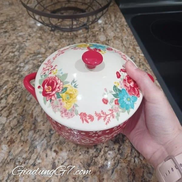 Set 4 nồi hầm mini The Pioneer Woman Fancy Flourish Phù Hợp Với Các Món Ăn Ngọt và Mặn