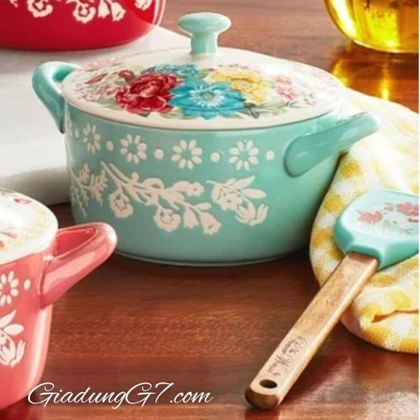 Set 4 nồi hầm mini The Pioneer Woman Fancy Flourish Thiết Kế Đẹp Mắt và Tiện Dụng