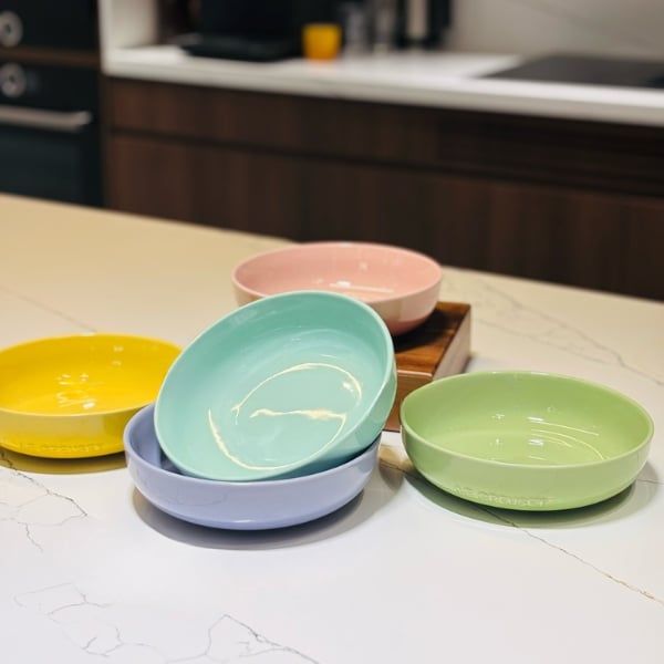 Set 5 bát Le Creuset 18cm - 69270186869014 đường kính 18 cm (cao ~5 cm), thuộc dòng Sphere/Deep Plate của Le Creuset
