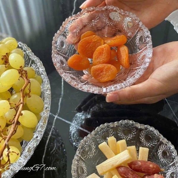 Set 7 chân bồng pha lê mài Bohemia (1 chân bồng 25cm + 6 bát 13cm) có kiểu dáng sang trọng, thanh thoát được thiết kế theo phong cách Châu Âu