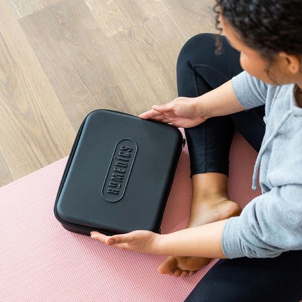 Súng Massage Trị Liệu Pin Sạc Cầm Tay Homedics HHP-745 Thiết kế không dây với pin sạc giúp bạn sử dụng súng massage một cách linh hoạt