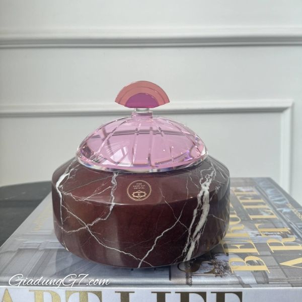 Thố Cherry Bonbonniere Reflections Copenhagen 18cm được làm bằng đá cẩm thạch rosso lãng mạn và pha lê hồng