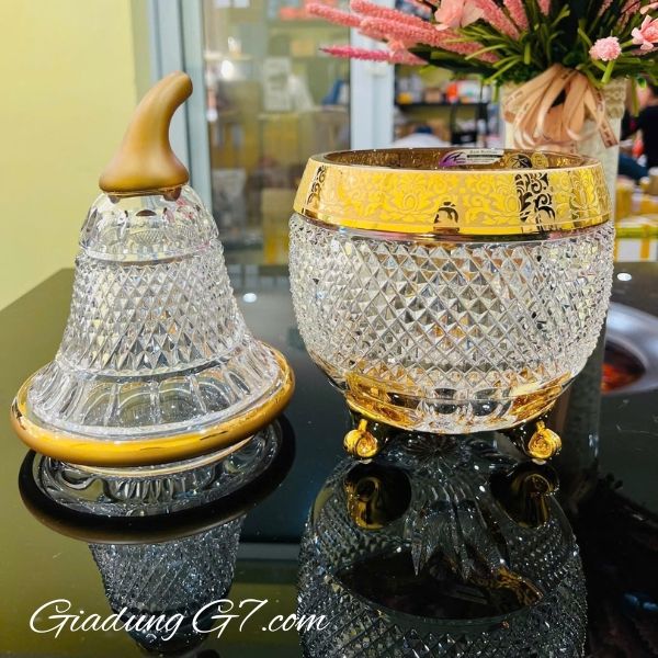 Thố pha lê quả lê Ales Zverina 30cm 3 chân hoa văn khắc hoàn bằng tay size 30cm