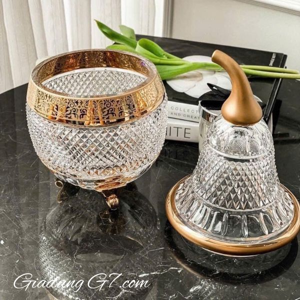 Thố pha lê quả lê Ales Zverina 30cm 3 chân hoa văn khắc hoàn bằng tay size 30cm