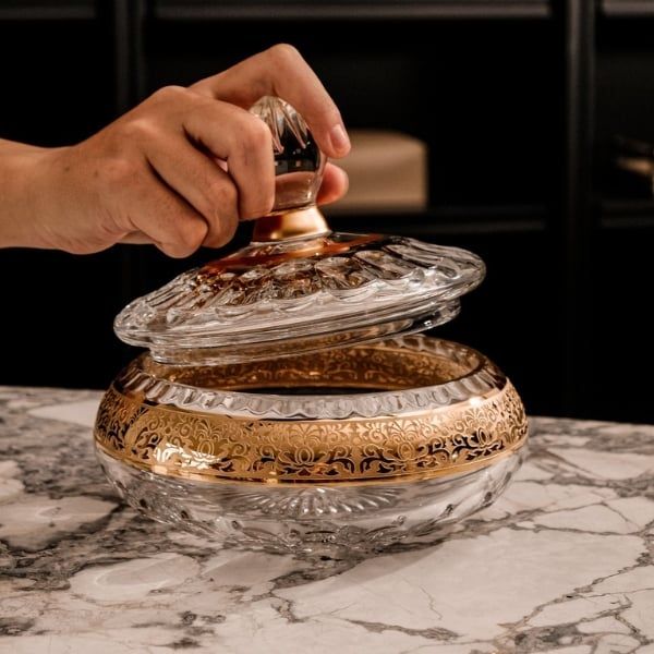 Thố pha lê Romantic 205 là món đồ gia dụng tinh tế, mang lại nét đẹp sang trọng cho không gian bếp hoặc phòng ăn