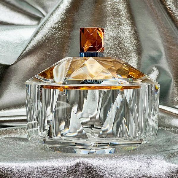 Thố pha lê New Haven Reflections Copenhagen 12cm màu vàng  làm bằng pha lê cắt thủ công cao 12 cm có nắp và có đường kính 12 cm.