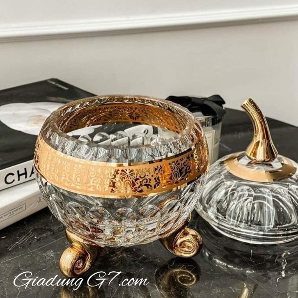 Thố pha lê quả táo Romantic Ales Zverina 25cm 3 chân hoa văn khắc hoàn bằng tay