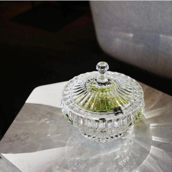Thố pha lê Rogaska Crown Jewel 12cm là một sự lựa chọn thích hợp để làm đồ trưng bày, trang trí nội thất trong gia đình.