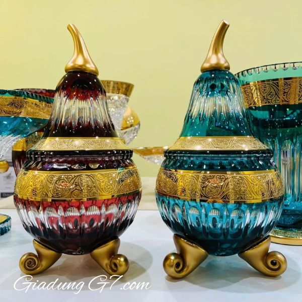 Thố pha lê quả lê Ales Zverina 3 chân xanh ngọc hoa văn khắc hoàn bằng tay size 30cm