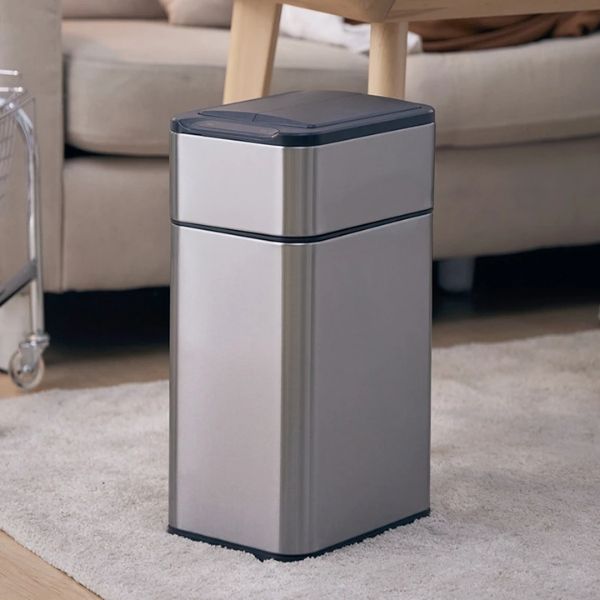 Thùng rác cảm biến cánh bướm Elpheco ELPH7534 Chỉ cần nhấn một nút là nắp sẽ mở, không còn lo quên đóng, nắp sẽ tự động đóng lại sau 3 phút.