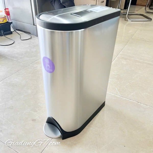 Thùng rác Simplehuman 18 Lít Nắp đóng nhẹ nhàng, yên tĩnh