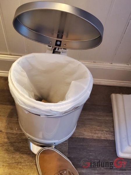 Thùng rác hình bán nguyệt Simplehuman 6 Lít có Nắp đóng nhẹ nhàng, yên tĩnh