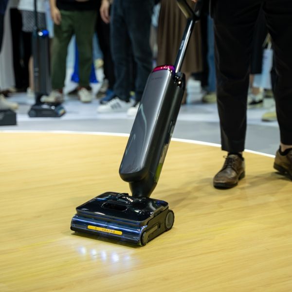 Máy hút bụi lau nhà Tineco Floor One S9 có thể tự động phát hiện các loại bề mặt khác nhau kể cả thảm vải