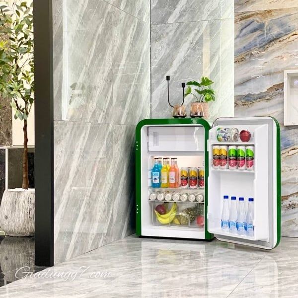 Tủ lạnh HCK 107L họa tiết cô gái  Lý Tưởng Cho Không Gian Nhỏ