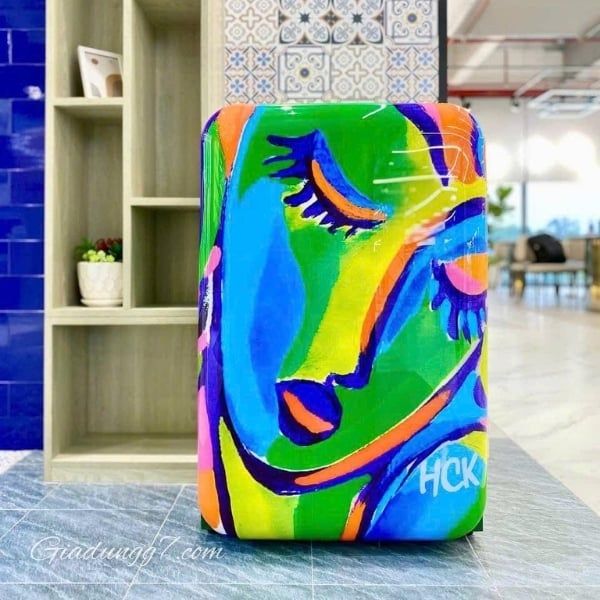 Tủ lạnh HCK 107L - Thiết Kế Cổ Điển Và Chức Năng Mạnh Mẽ