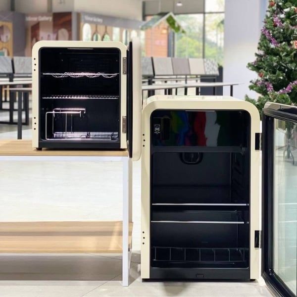 Tủ lạnh HCK 107L - Màu Be được thiết kế để mang đến cả phong cách lẫn sự tiện lợi.