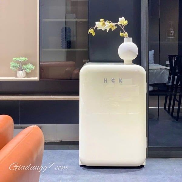 Tủ lạnh HCK 107L - Màu Be&nbsp;sở hữu vẻ ngoài cổ điển đầy phong cách và dung tích lưu trữ thoải mái
