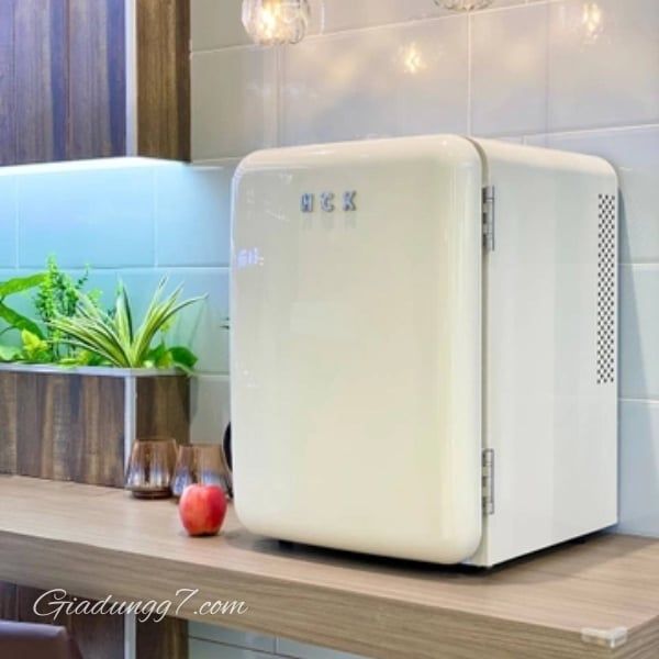 Tủ lạnh HCK 107L - Màu Be&nbsp;Góc Bo Tròn Cổ Điển 80°