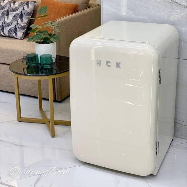 Tủ lạnh HCK 107L - Màu Be&nbsp; lý tưởng cho những ai tìm kiếm một chiếc tủ lạnh nhỏ gọn,