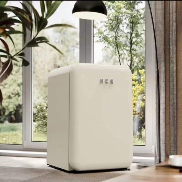 Tủ lạnh HCK 107L - Màu Be&nbsp; lý tưởng cho những ai tìm kiếm một chiếc tủ lạnh nhỏ gọn,