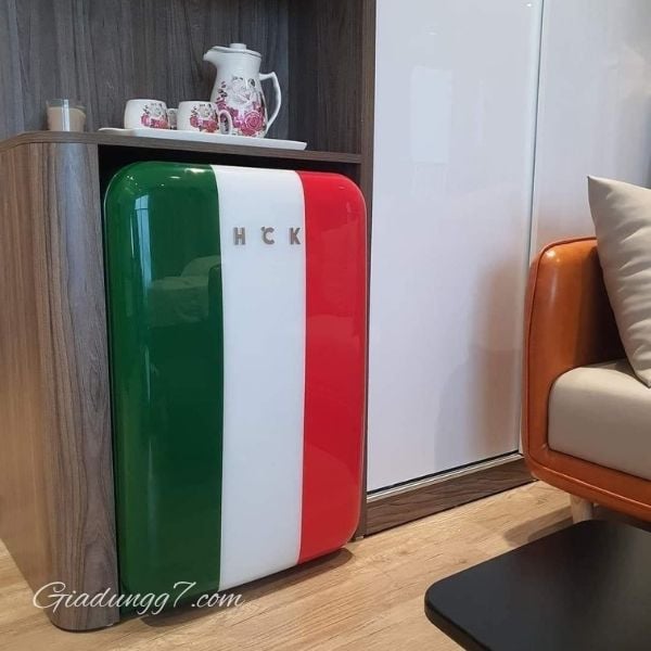Tủ lạnh HCK 107L - Màu Cờ Ý&nbsp;Thiết Kế Cổ Điển Và Chức Năng Mạnh Mẽ