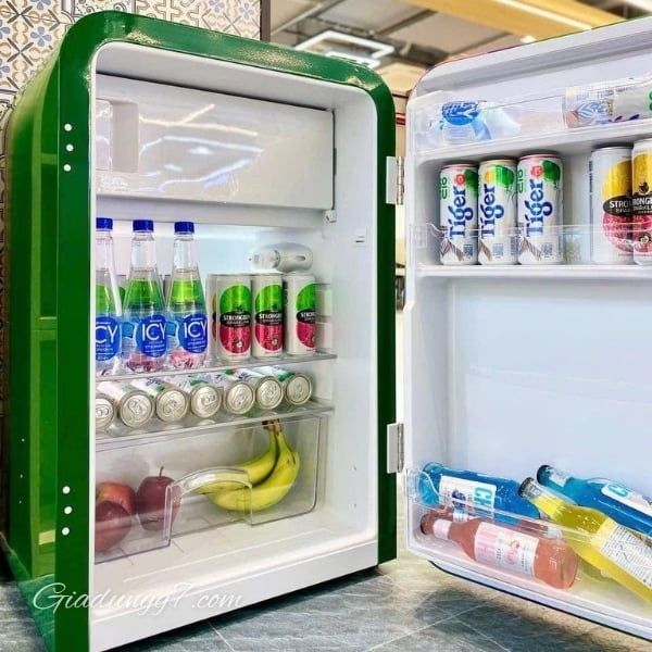 Tủ lạnh HCK 107L - Màu Cờ Ý&nbsp;Có đèn tích hợp