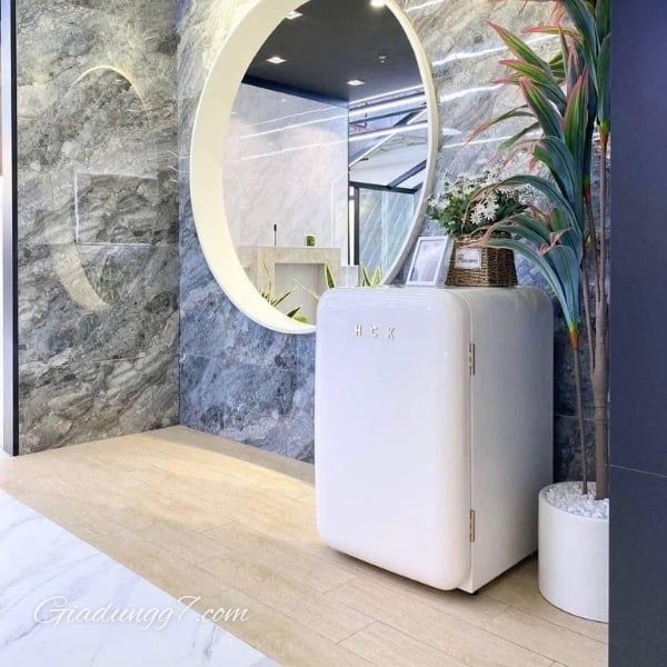 Tủ lạnh HCK 107L - Màu Be&nbsp;Với kích thước nhỏ gọn và thiết kế đẹp mắt, tủ lạnh mini được sử dụng rộng rãi trong các căn hộ nhỏ
